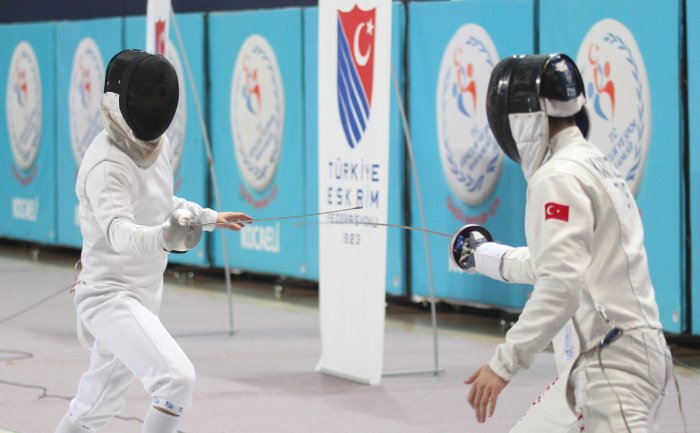 Kağıtsporlu Eskrimcilerden İki Derece