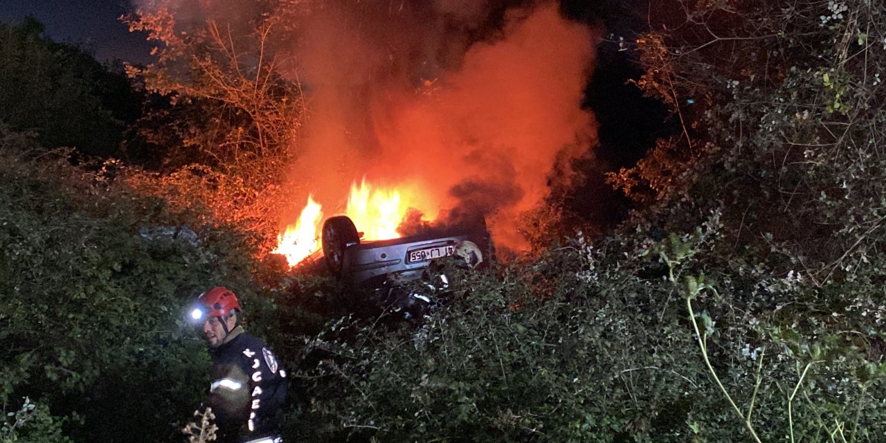 Takla atan otomobil alev alev yandı, pencereden çıkarak kurtuldular