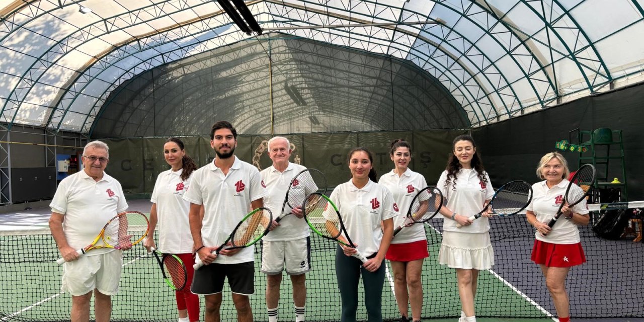 Türk Böbrek Vakfı’nın düzenlediği 2. Cumhuriyet Tenis Turnuvası başladı