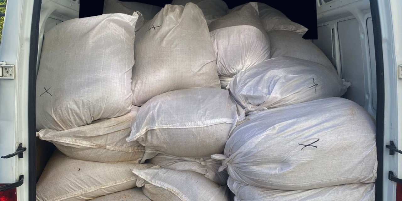 İzmit'te Kaçak Tütün Operasyonu: 2 Ton Kaçak Tütün Ele Geçirildi