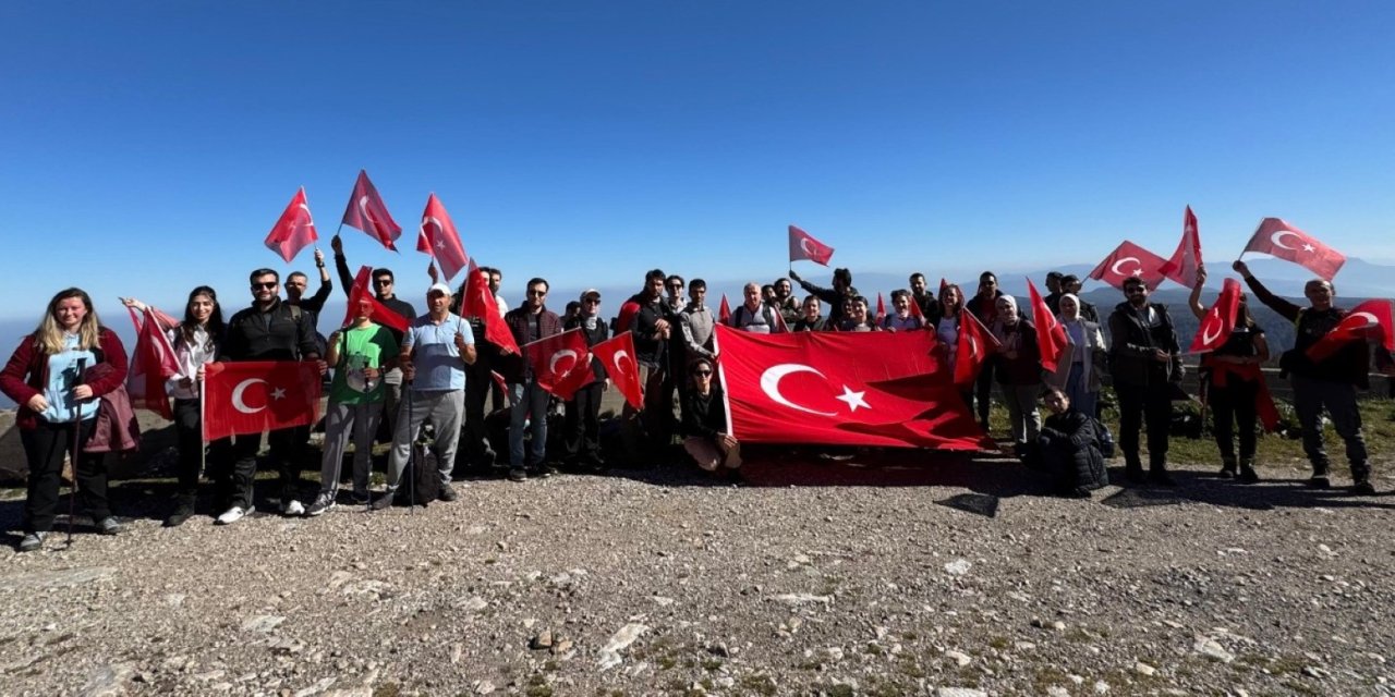 Kartepe’nin zirvesinde Cumhuriyet coşkusu