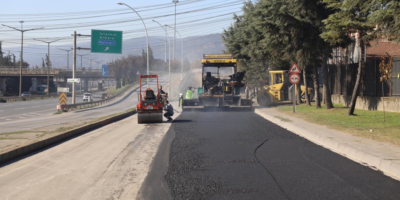 Körfez'de 1 günde 500 ton asfalt serildi