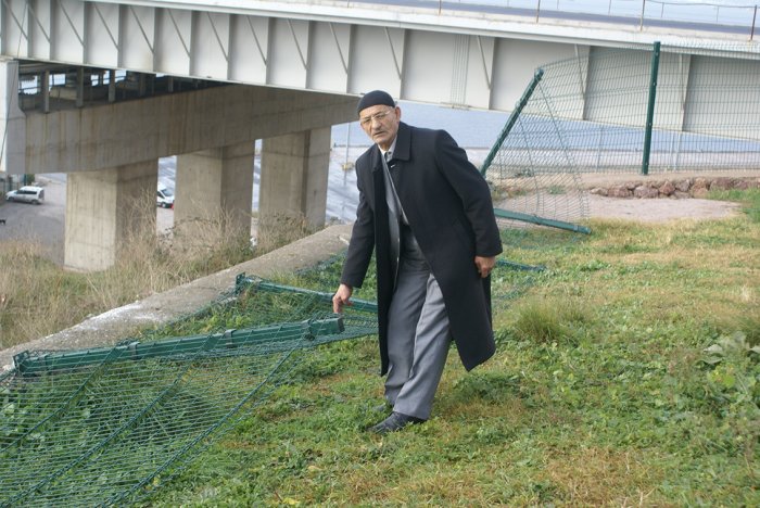 Şehitlik sahipsiz kaldı!