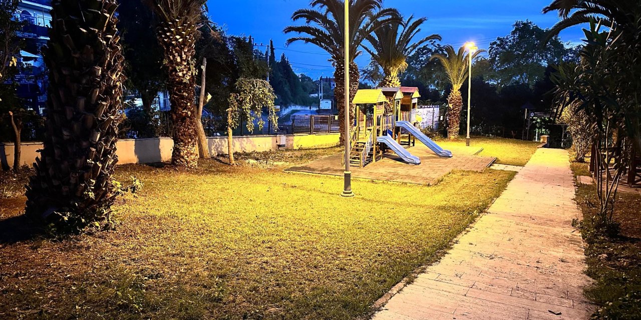 Dilovası’nda parklarda bakım, onarım