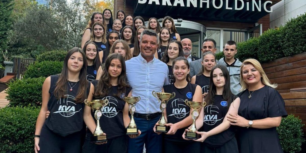 Sadettin Saran ve Başkan Hürriyet  Kocaeli Voleybol Akademi’nin maçını birlikte izleyecek