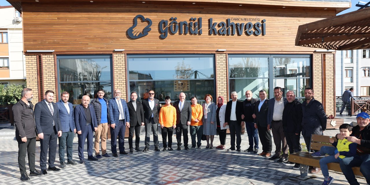 Gönül Kahvesi'nin "özel" garsonları