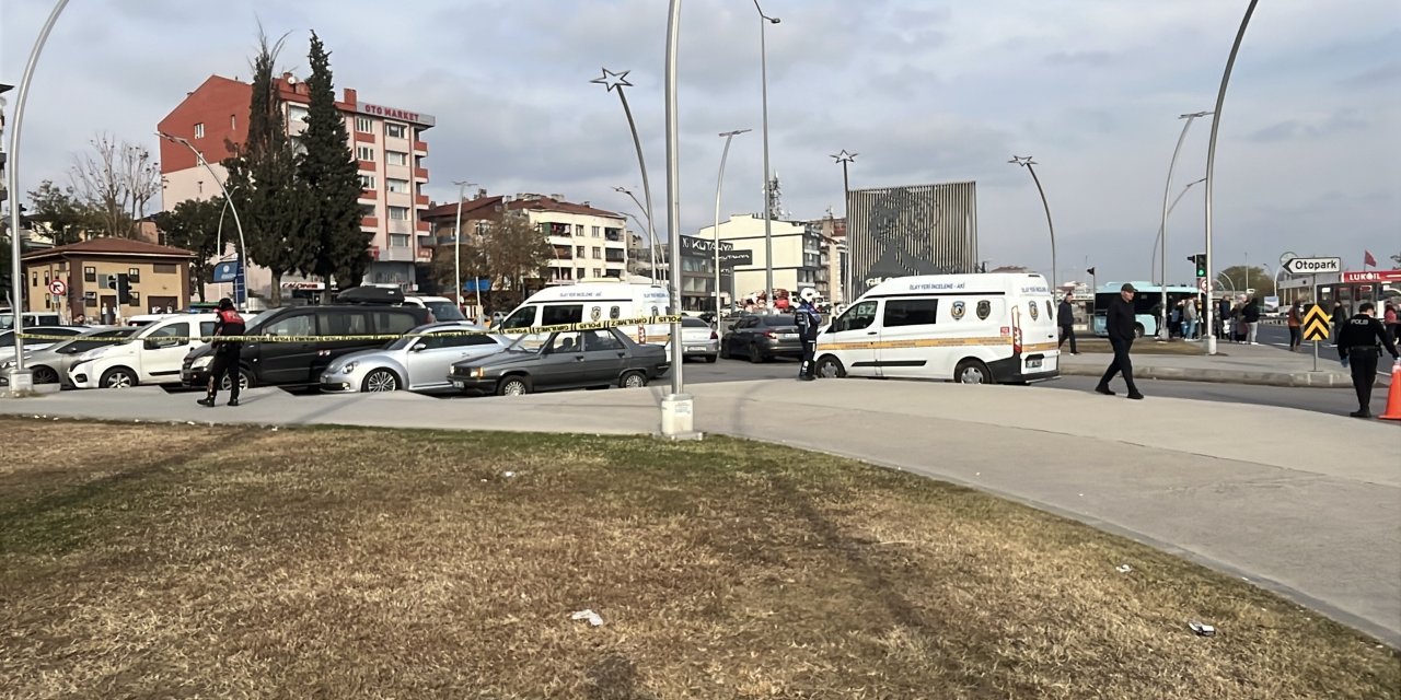 Park halindeki minibüste ölü bulundu