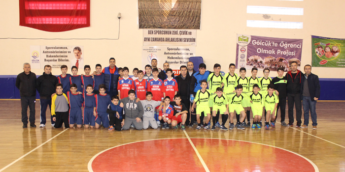 Ortaokullar sahaya indi