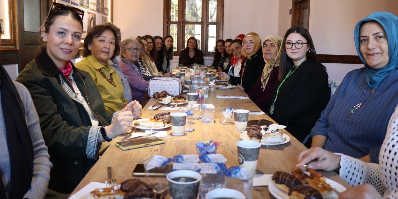 İzmit Çarşısı üreticisi kadınlar kahvaltıda buluştu
