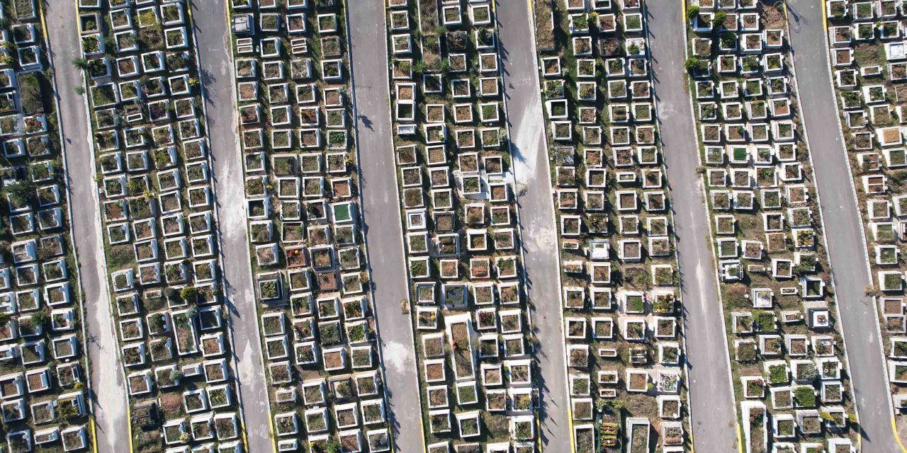 Derince Mezarlığı’na hizmet binası ve asfalt