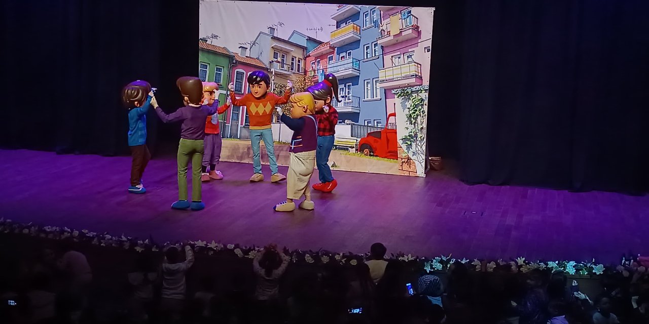 Çocuklar Rafadan Tayfa ile coştu