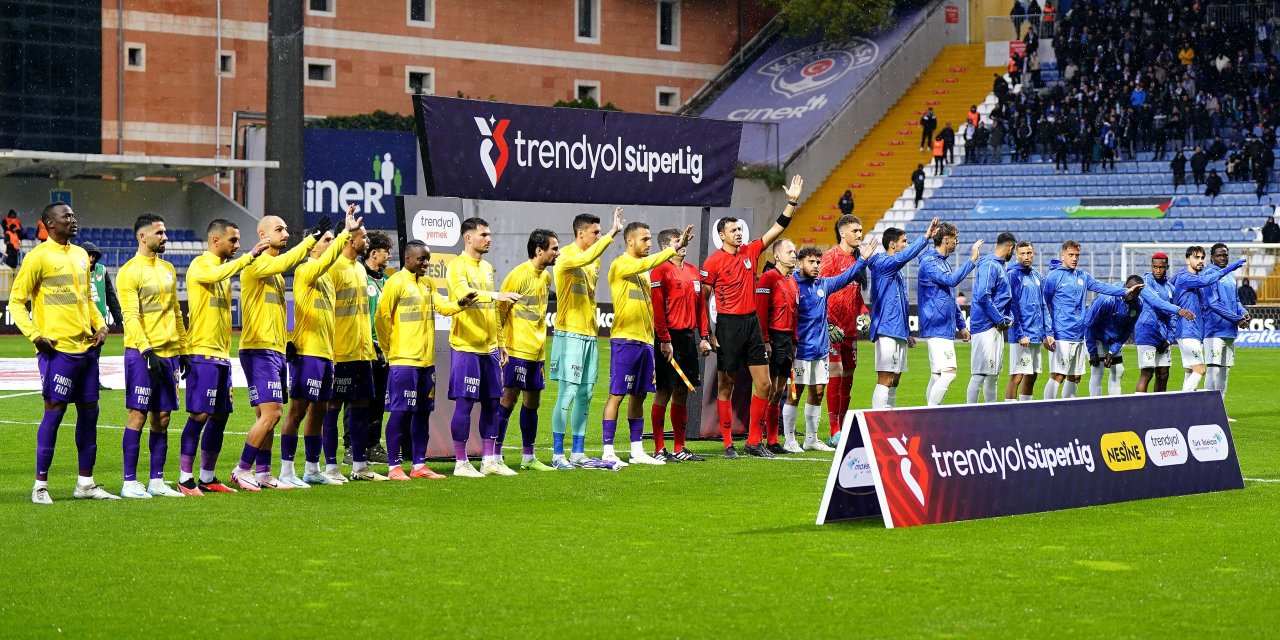 Trendyol Süper Lig: Eyüpspor: 1 - Çaykur Rizespor: 0 (İlk yarı)