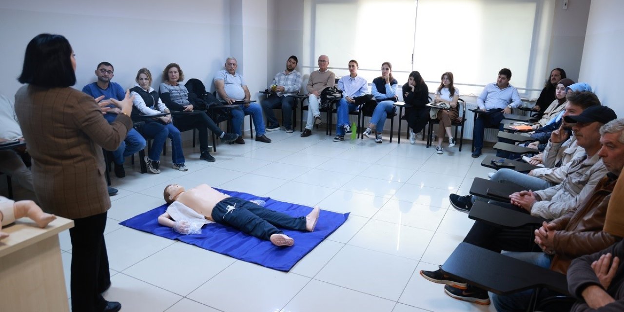 Kandıra'da turizm esnafına ilk yardım eğitimi