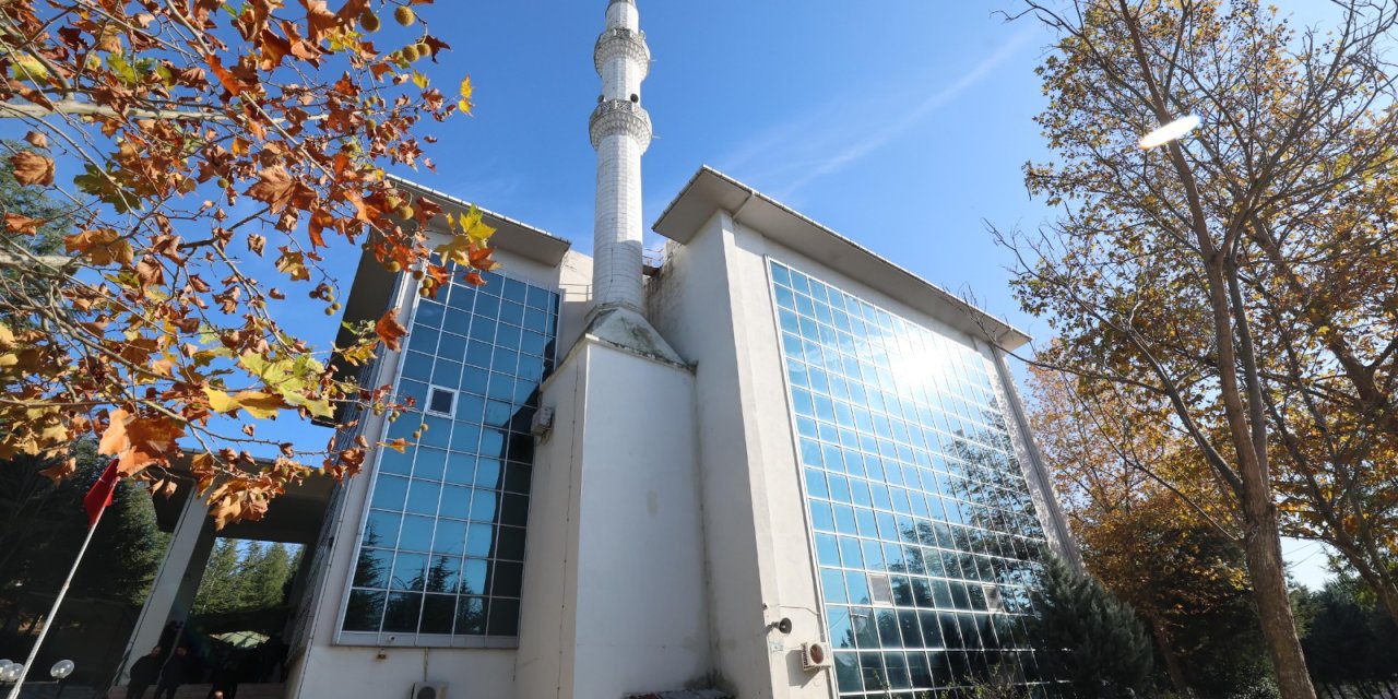 Büyükakın, Ulu Camii’nde vatandaşlarla bir araya geldi