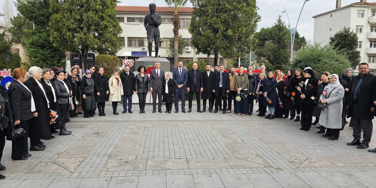 Dünya Kadın Hakları Günü Gölcük'te kutlandı