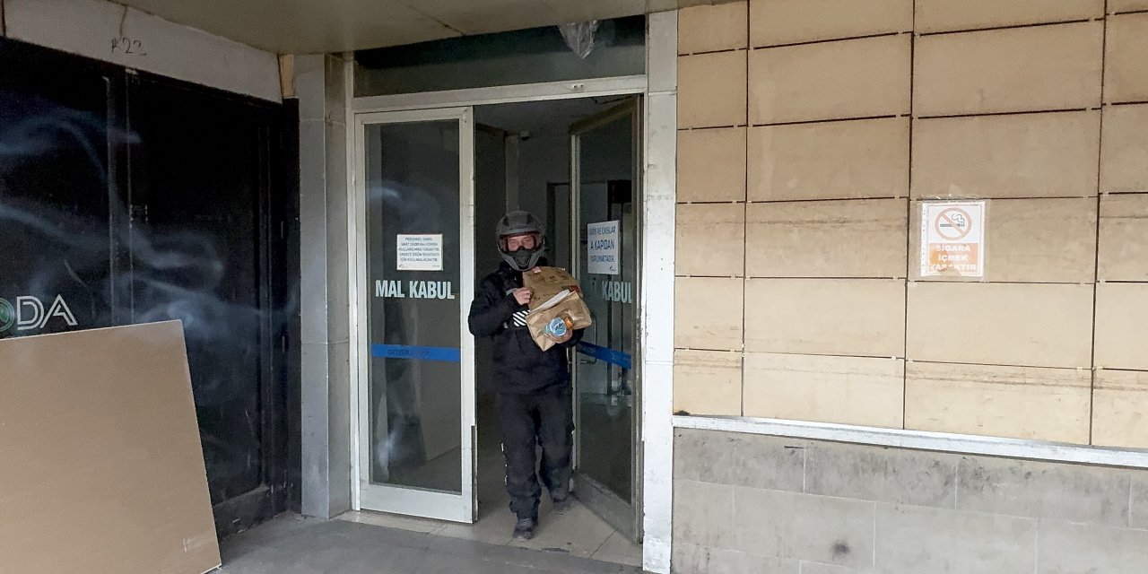 AVM'de kuryelere asansör yasağı iddiası