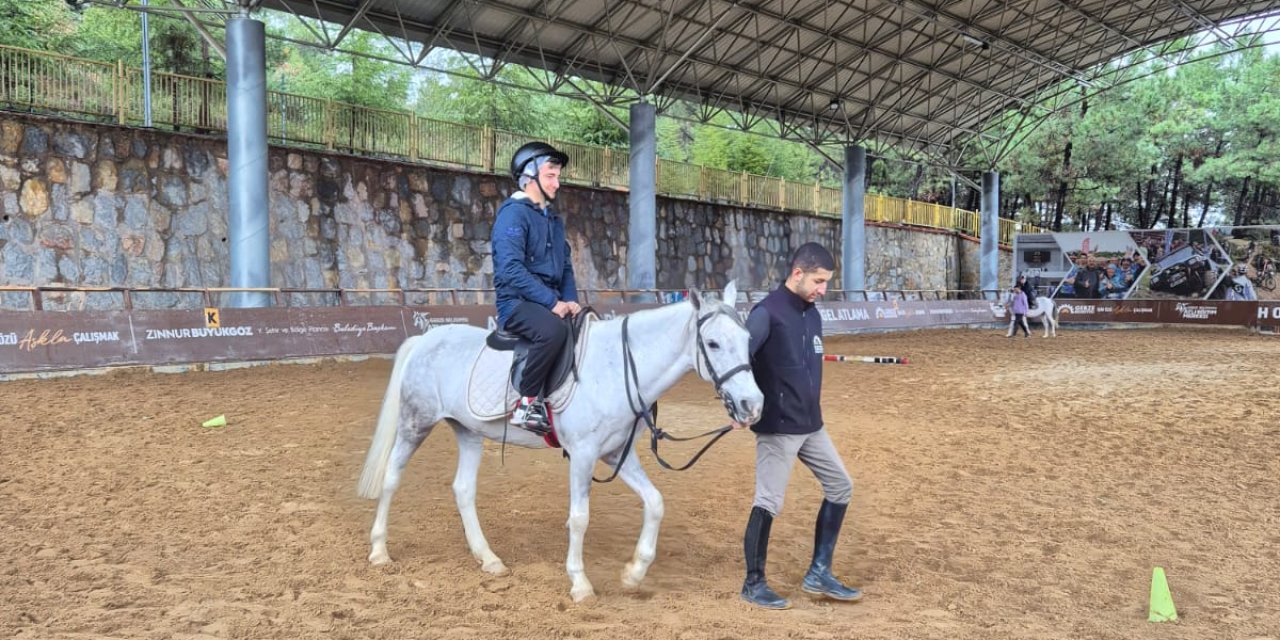 Gebzeli Özel Çocuklar  Atlı Eğitim Merkezinde!