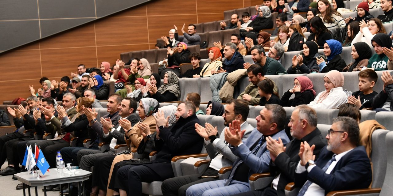 Tiyatro oyunu sanatseverlerle buluştu