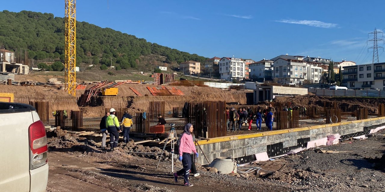 Çalışan işçi asansör boşluğuna düştü