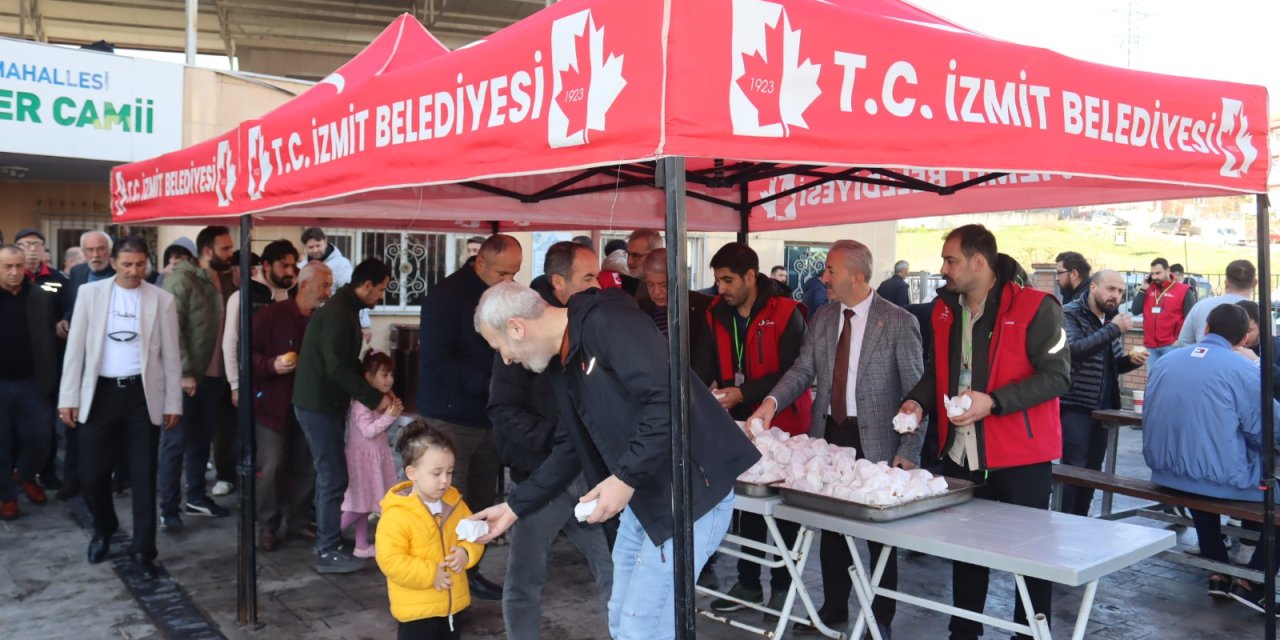 İzmit Belediyesi, Hayırsevenler Camii cemaati ile buluştu