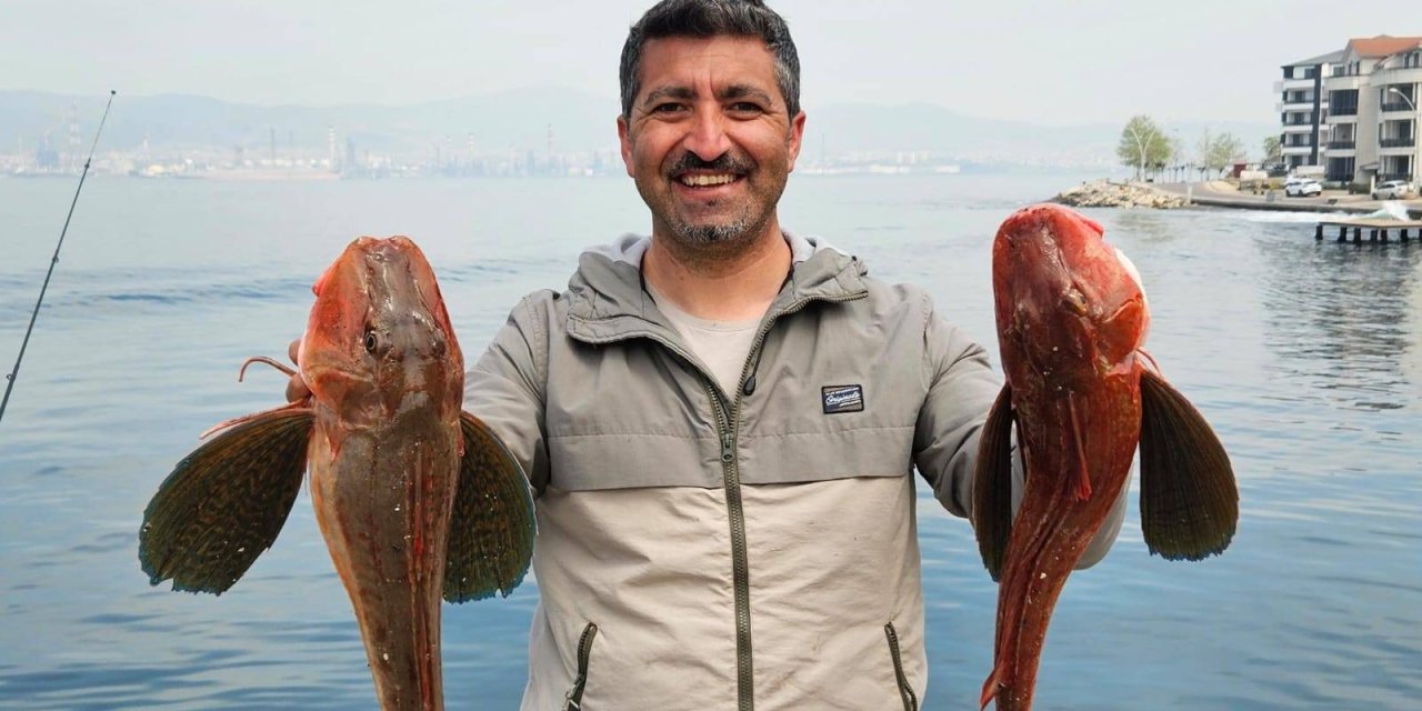 6 buçuk kiloluk 2 balık yakaladı!