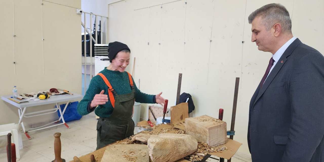 Ahşap heykeller onarılıyor