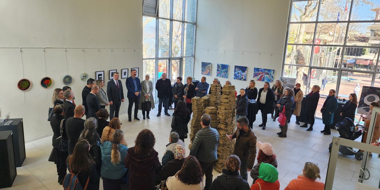 Akademisyenlerin karma sergisi açıldı