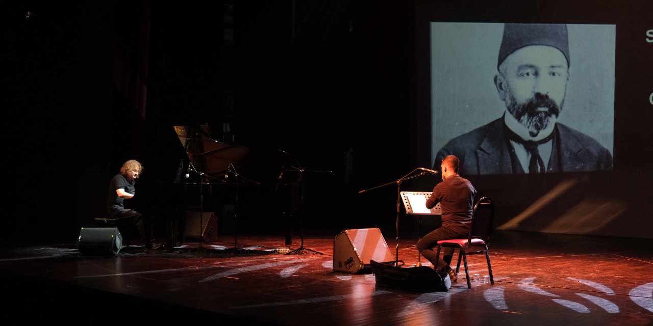 Mehmet Akif, dinleti ve tiyatro ile anıldı