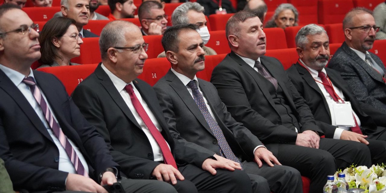 Vali Aktaş Gençlik Politikası  Vizyon Çalıştayı’na Katıldı