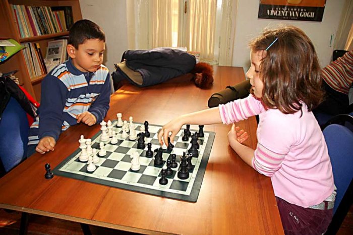 Satranç futbolu geçti