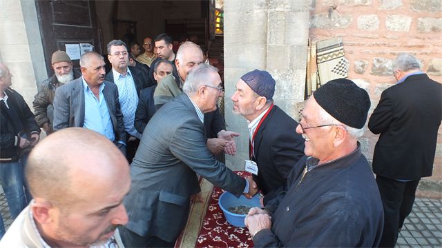 Öğüt’e  bayram namazını Gebze’de kıldı