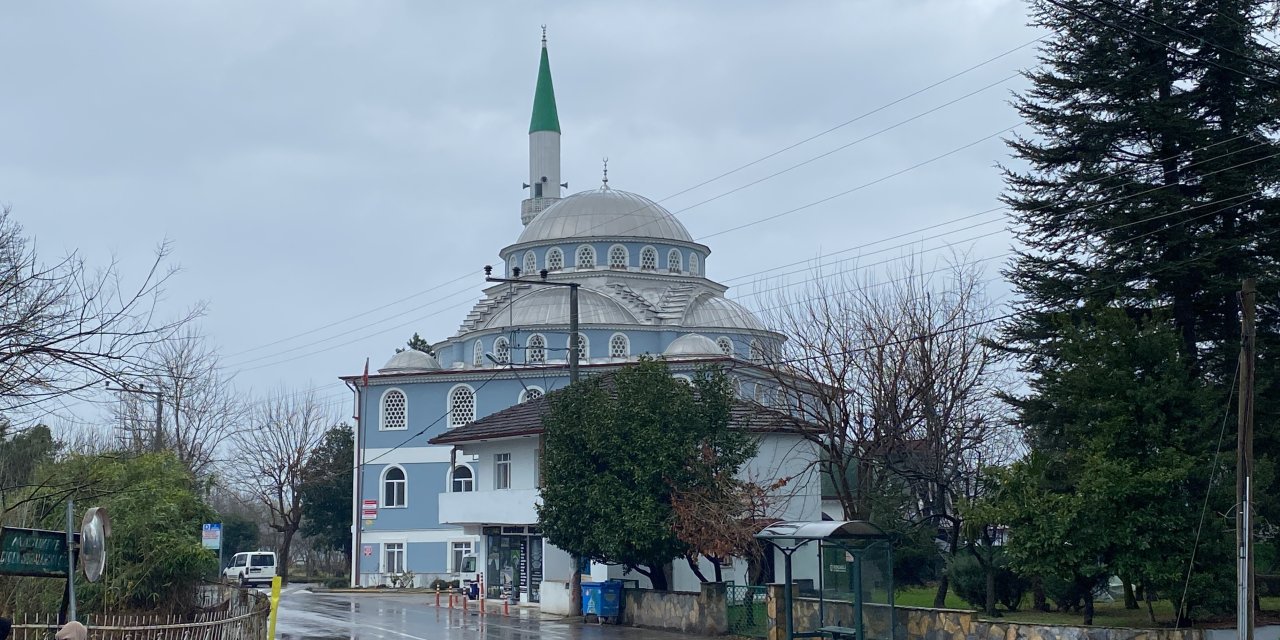 Ölmeden iki camide selasını okuttu!