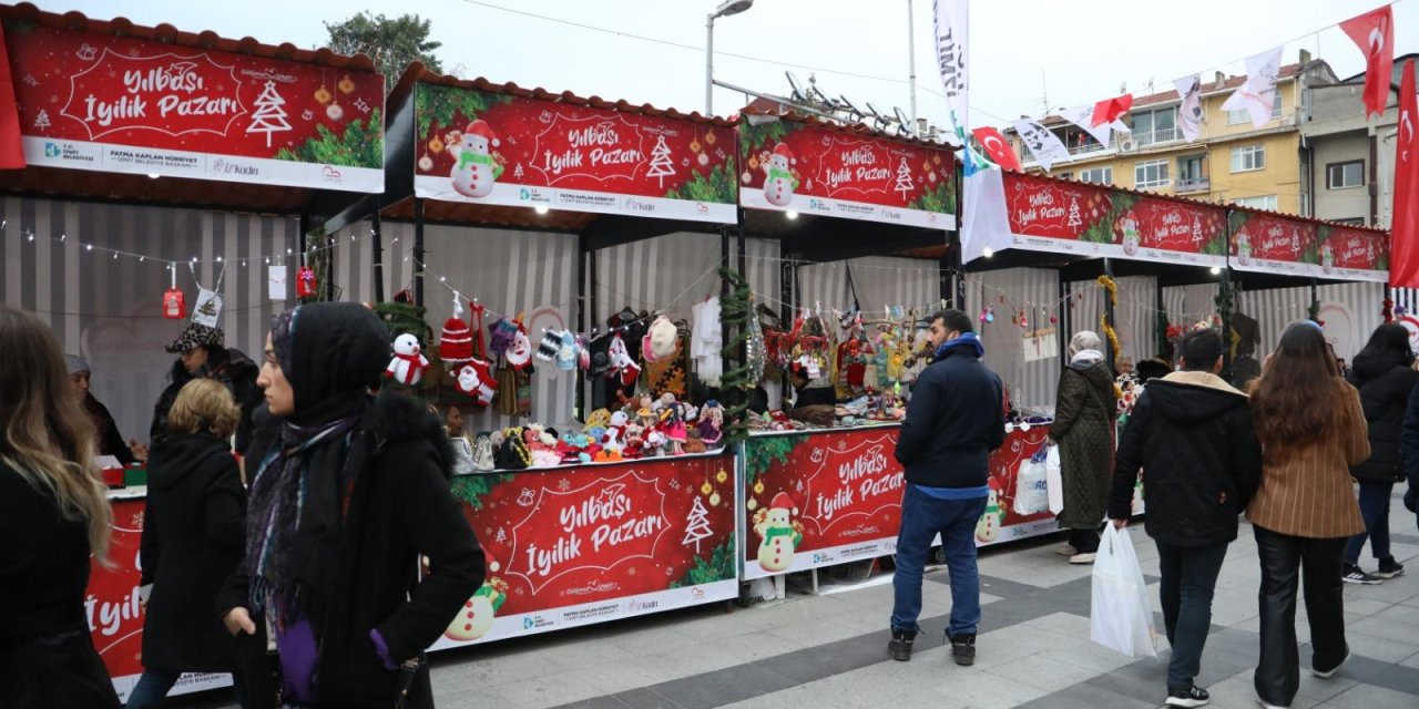 Belediye meydanında yeni yıl coşkusu
