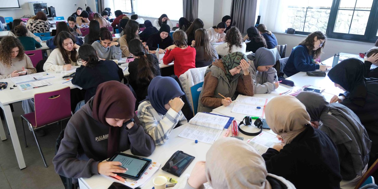 Akademi Lise öğrencileri  TYT için kampa girdi