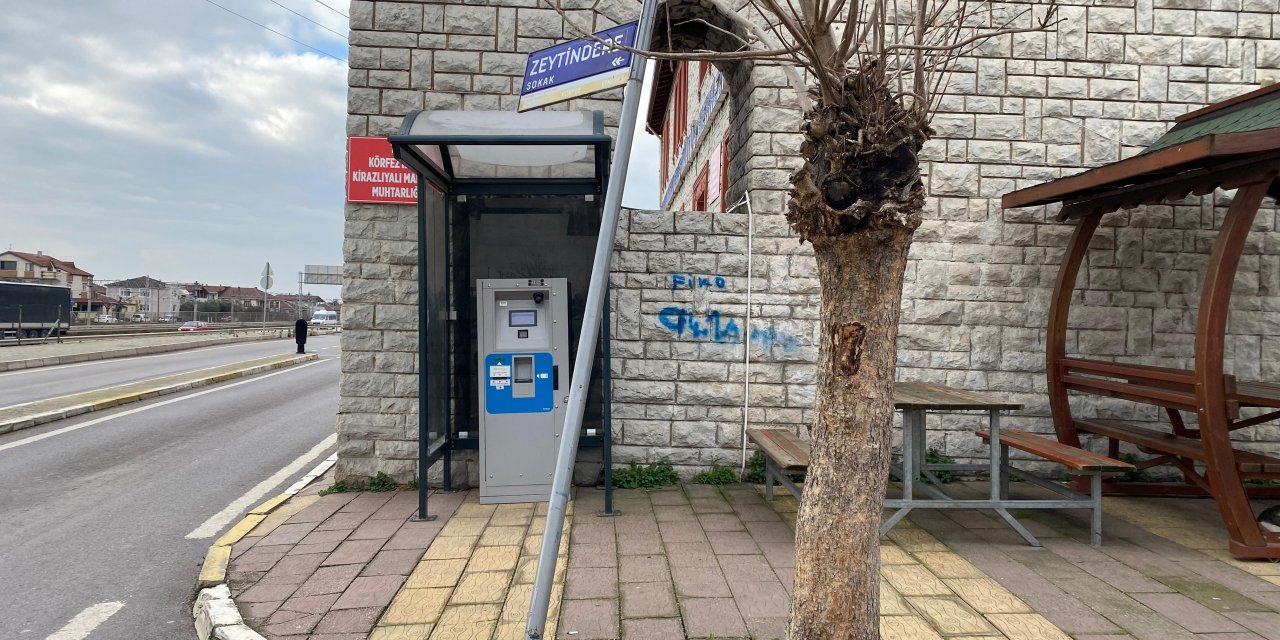 Kendini kart dolum kulübesine asmaya çalıştı