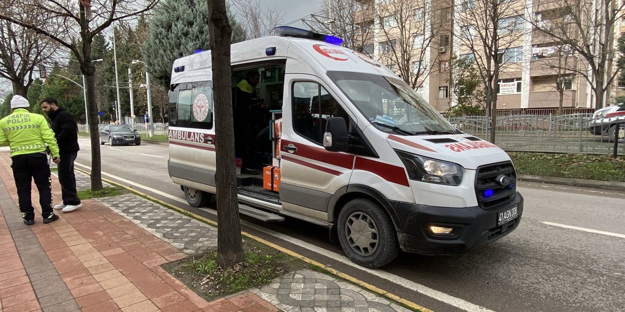 Otomobil motosiklete çarptı: 2 yaralı