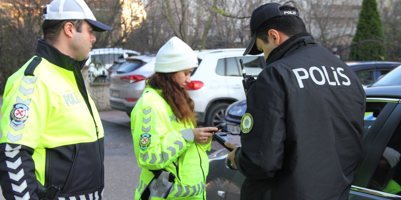 Cep Telefonuyla Konuşurken Denetime Takıldı! 2 bin 167 TL Ceza Yedi