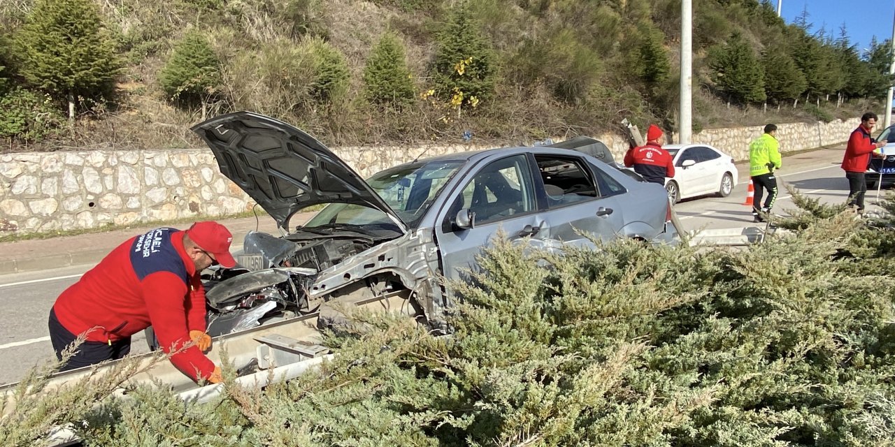 Bariyer otomobilin içinden geçti!