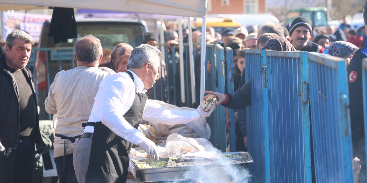 Hamsi festivalinde 1 ton balık tüketildi