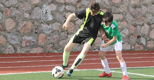 Yıldızlar futbolda son şampiyon kötü başladı: 0-2
