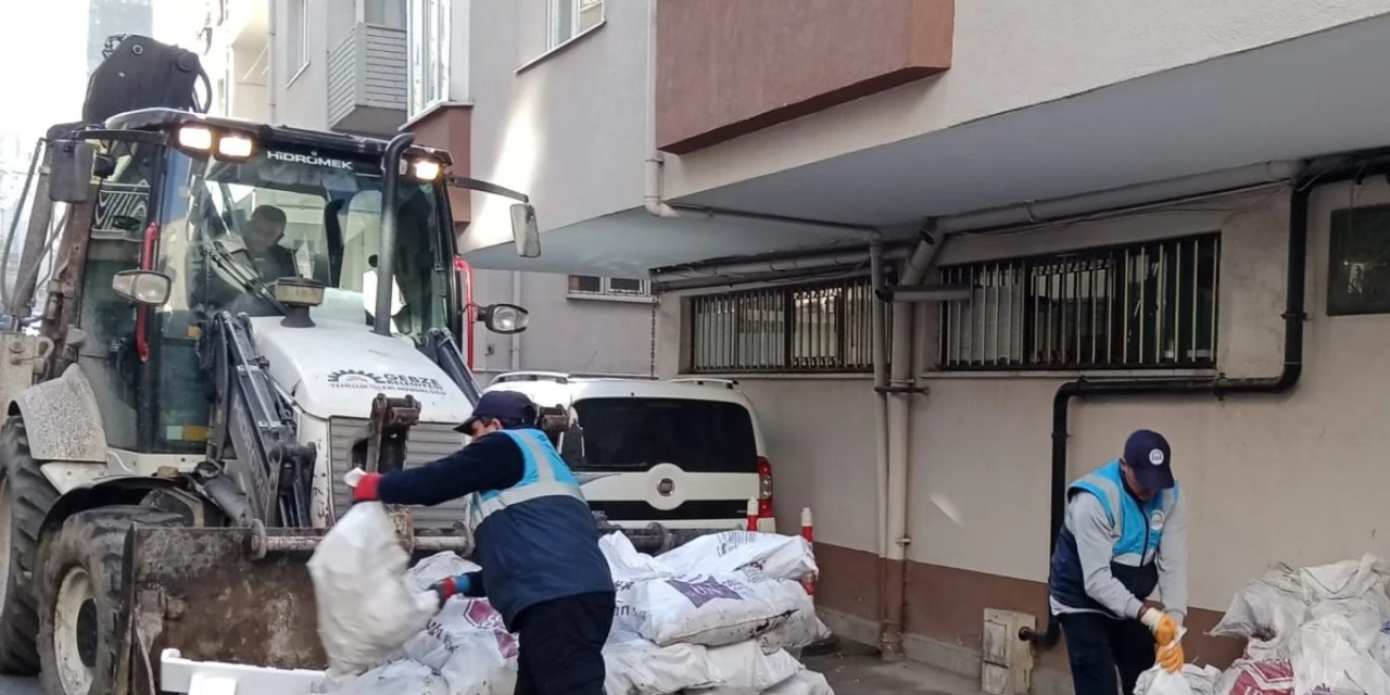 Gebze’de moloz atıkları  adreslerden alınıyor