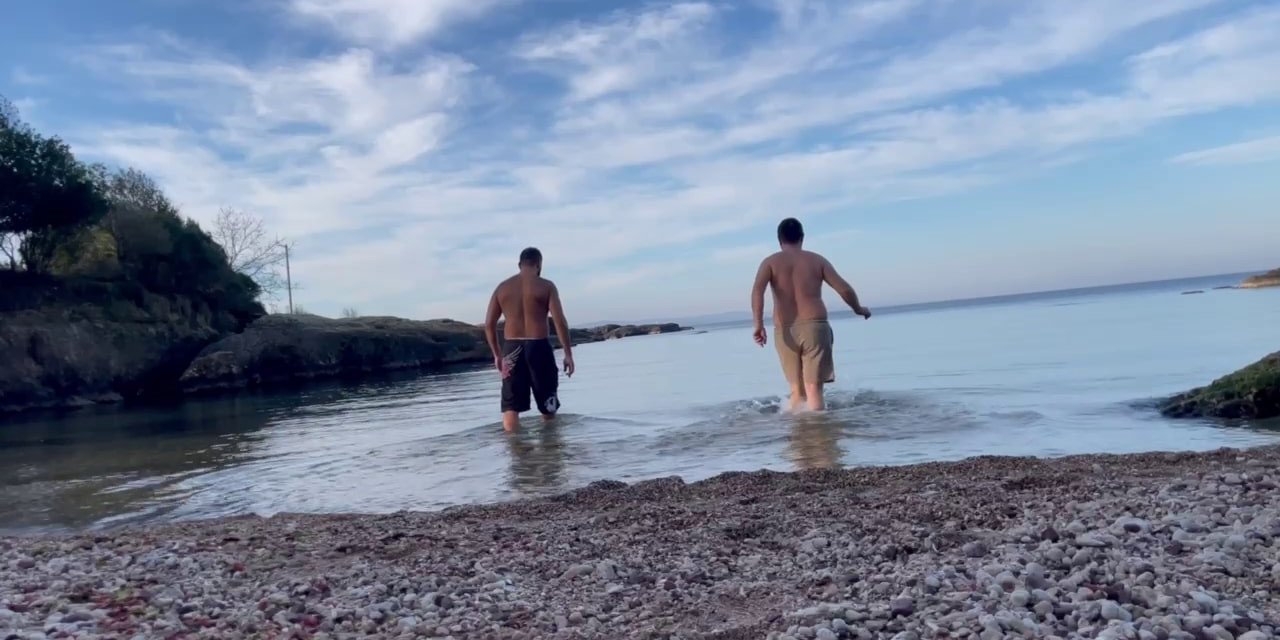 Deniz sezonunu Ocak ayında açtılar