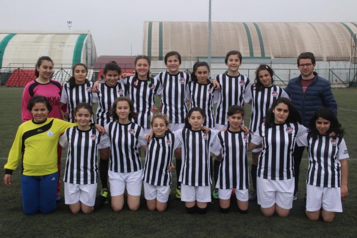 Kızlar farklı kazandı 4-0
