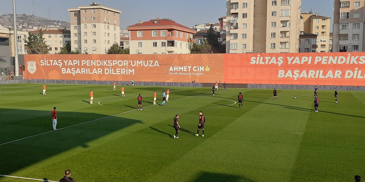 Yeni Malatyasporlu futbolculardan protesto