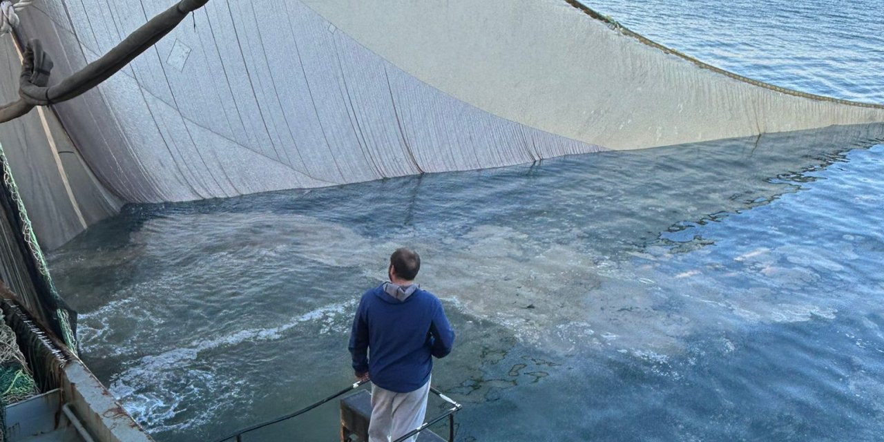 Marmara Denizi'nde ağlara  balık yerine müsilaj takıldı