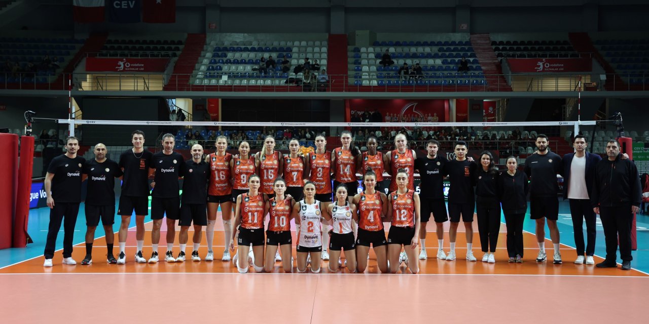 CEV Şampiyonlar Ligi: Eczacıbaşı Dynavit: 3 - Levallois Paris SC: 0