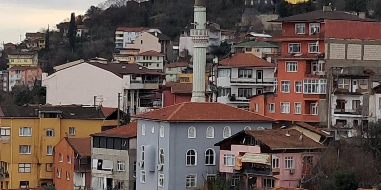 Hacıhızır Bağlar Yolu Camii’nin minaresini boyandı