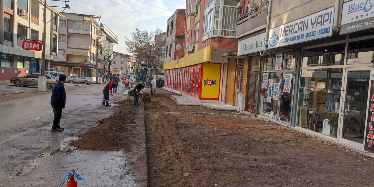 Caddede çalışmalar sürüyor