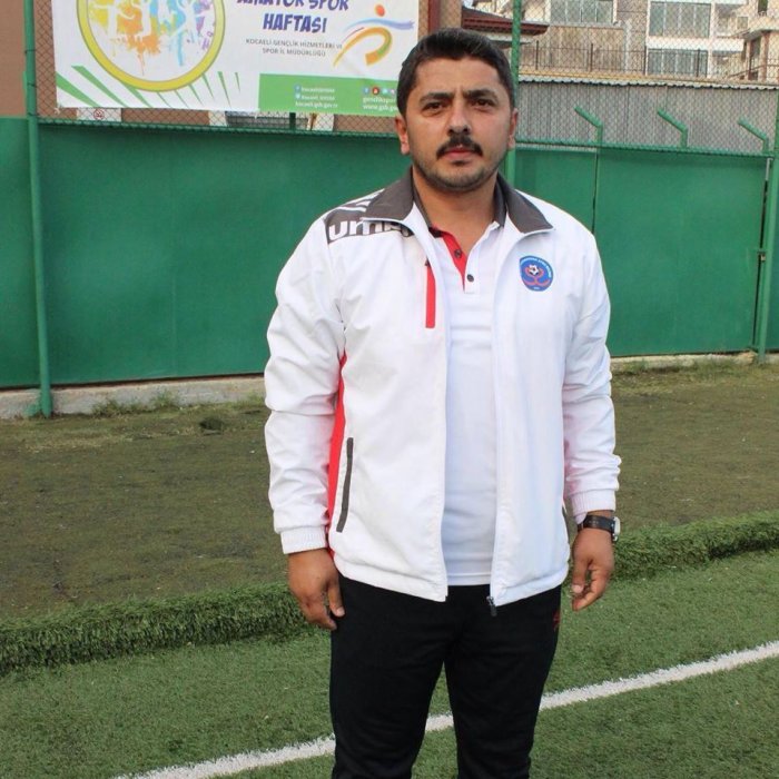 Fikret Özcan devam ediyor