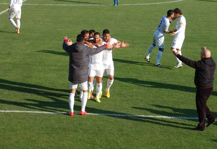 Menekşe resital veriyor